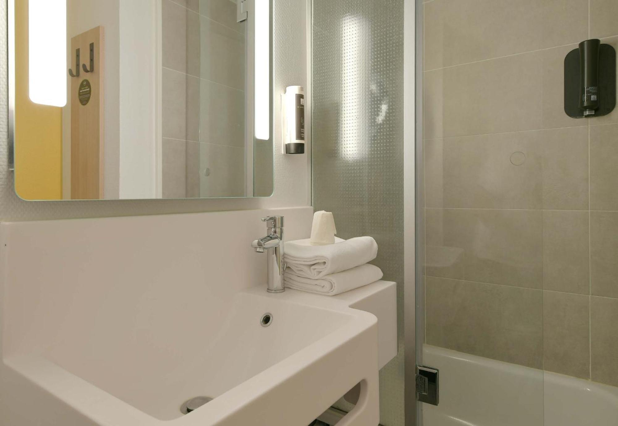 B&B Hotel Le Mans Nord 1 Saint-Saturnin  Eksteriør billede